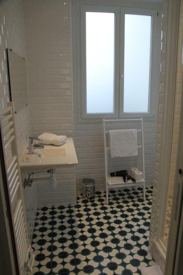 Les Toits De Paris Bed & Breakfast Екстериор снимка
